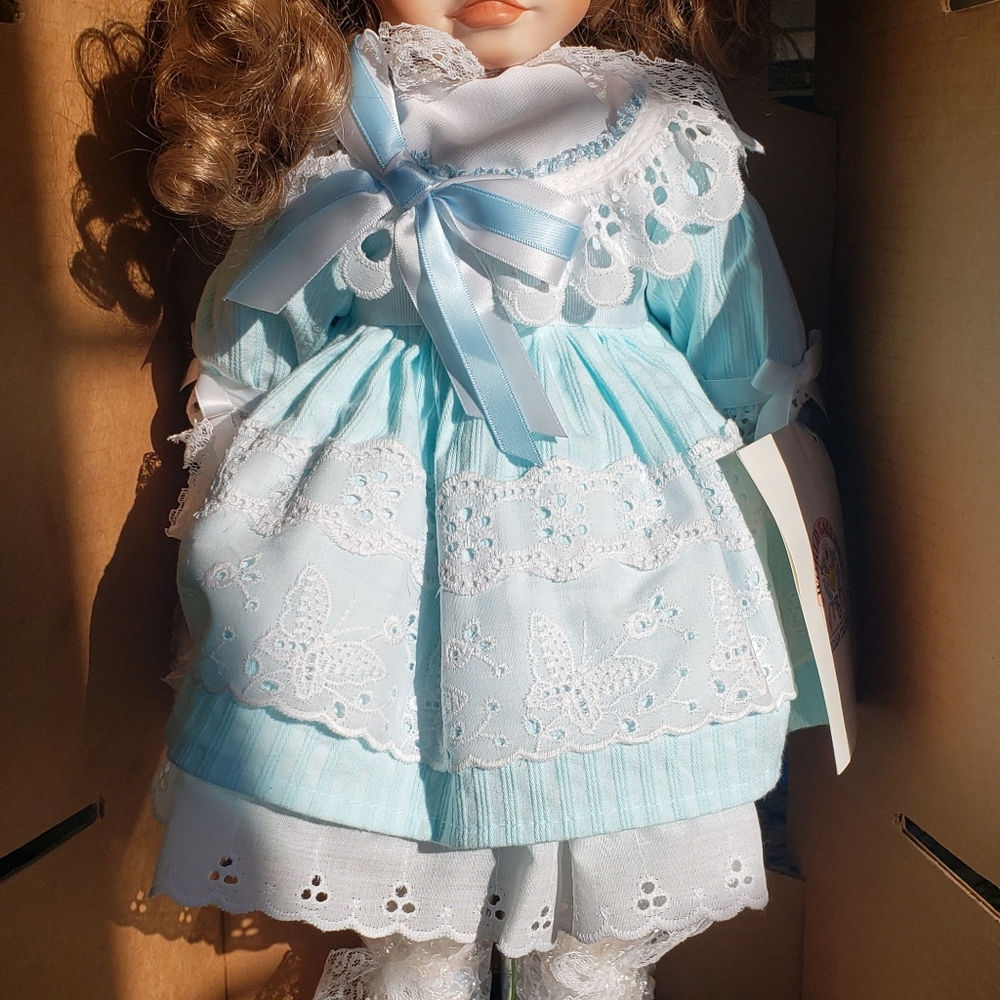 Collection doll - Picture 5 of 6